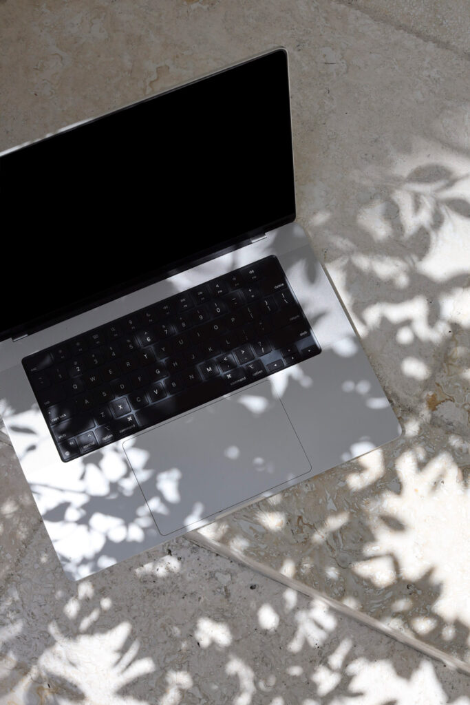 How to create a freebie library without hurting your paid offers